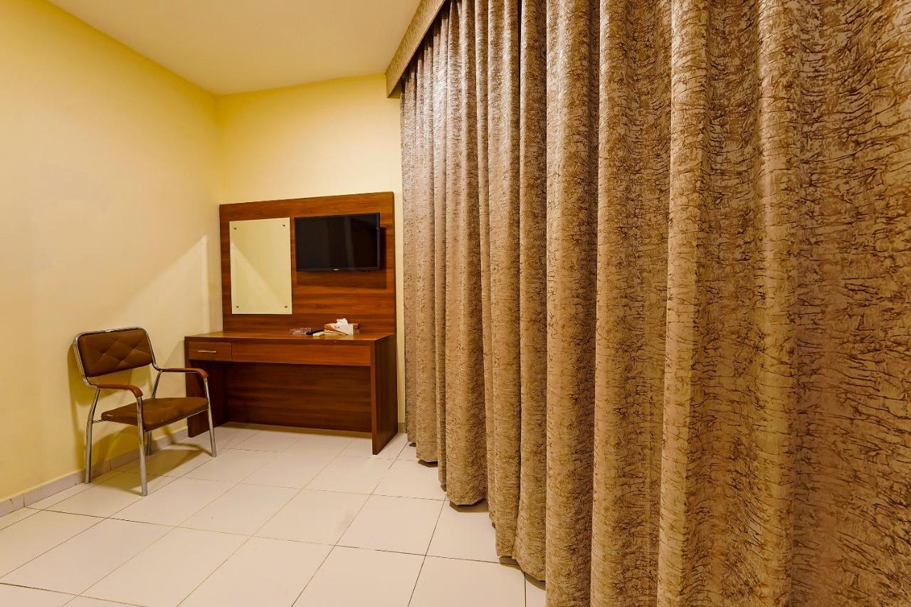Oyo 925 Emirates Hotel Dubaï Extérieur photo